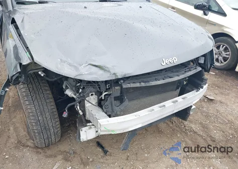 2019 Jeep Compass Latitude 4X4 z USA, uszkodzony, nr VIN 3C4NJDBB9KT714160